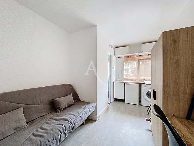 Living room; natural light, tile floor