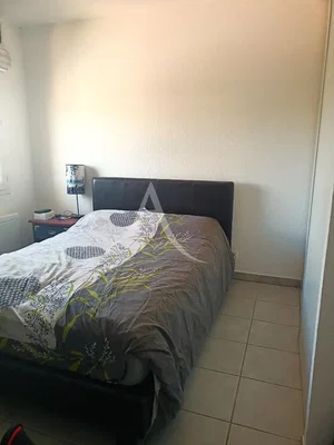 Spavaća soba; pločice, prirodno svjetlo