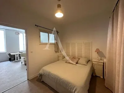 Schlafzimmer; tageslicht, holzboden