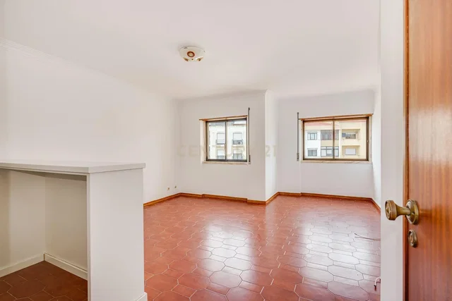 Other; tile floor, natural light
