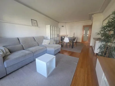 Salon; parquet, lumière naturelle
