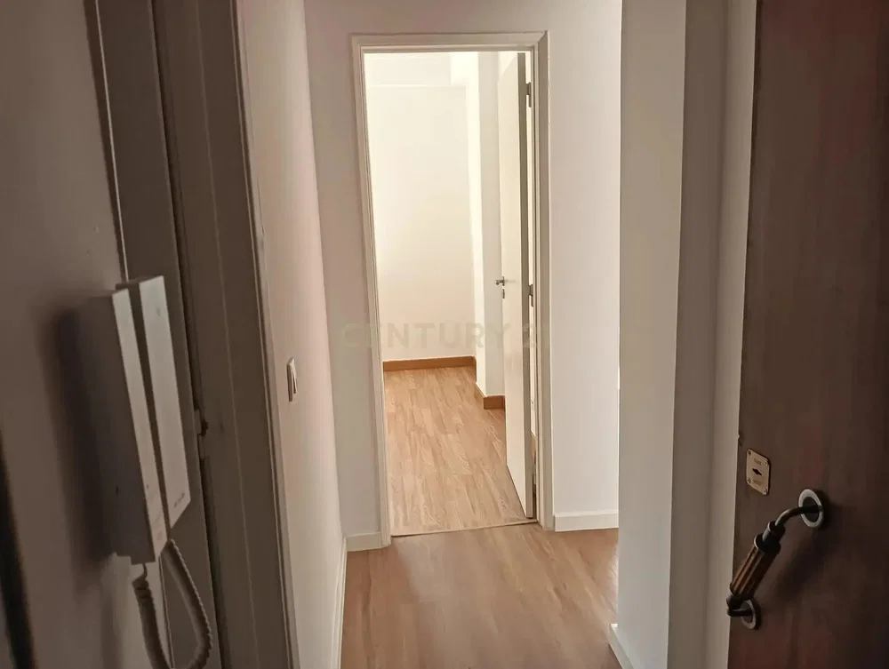 Ostalo; drveni pod, prirodno svjetlo