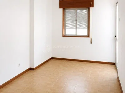 Spavaća soba; pločice, prirodno svjetlo