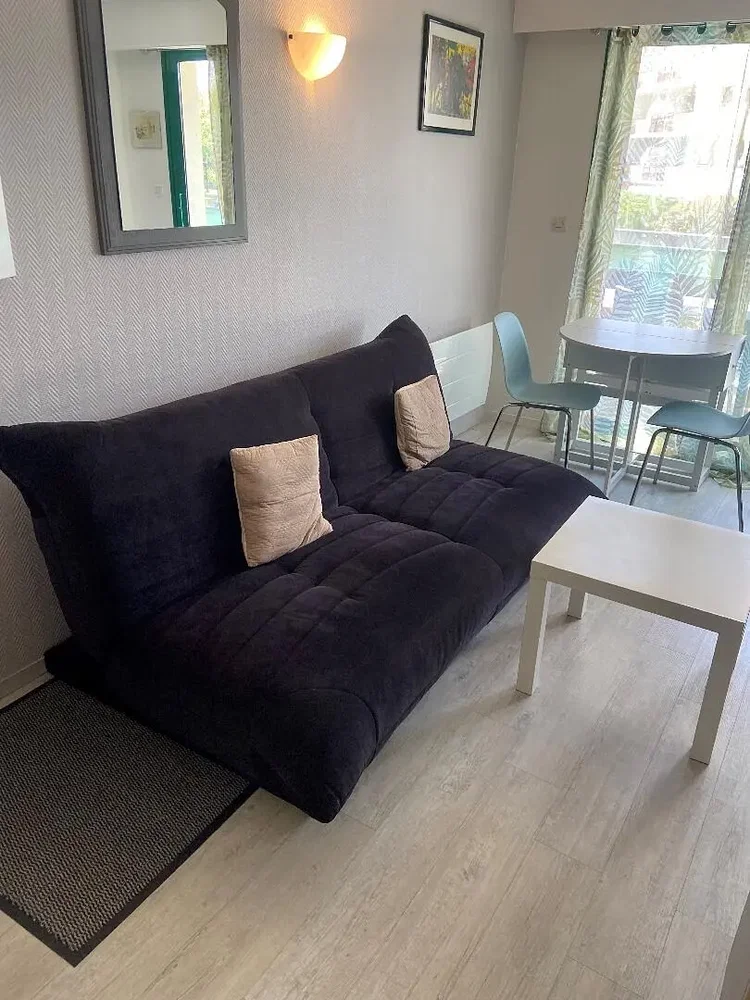 Salon; parquet, lumière naturelle, style moderne
