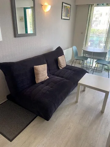Living room; wood floor, natural light, modern style