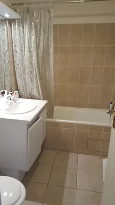 Salle de bain; carrelage, lumière naturelle