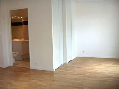 Chambre; parquet, lumière naturelle