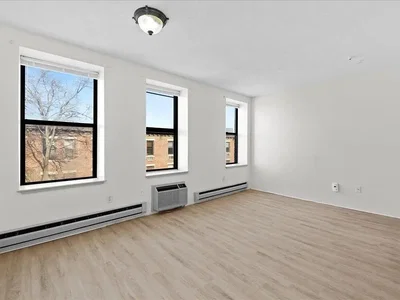 Salon; parquet, lumière naturelle, vue