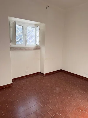 Spavaća soba; pločice, prirodno svjetlo