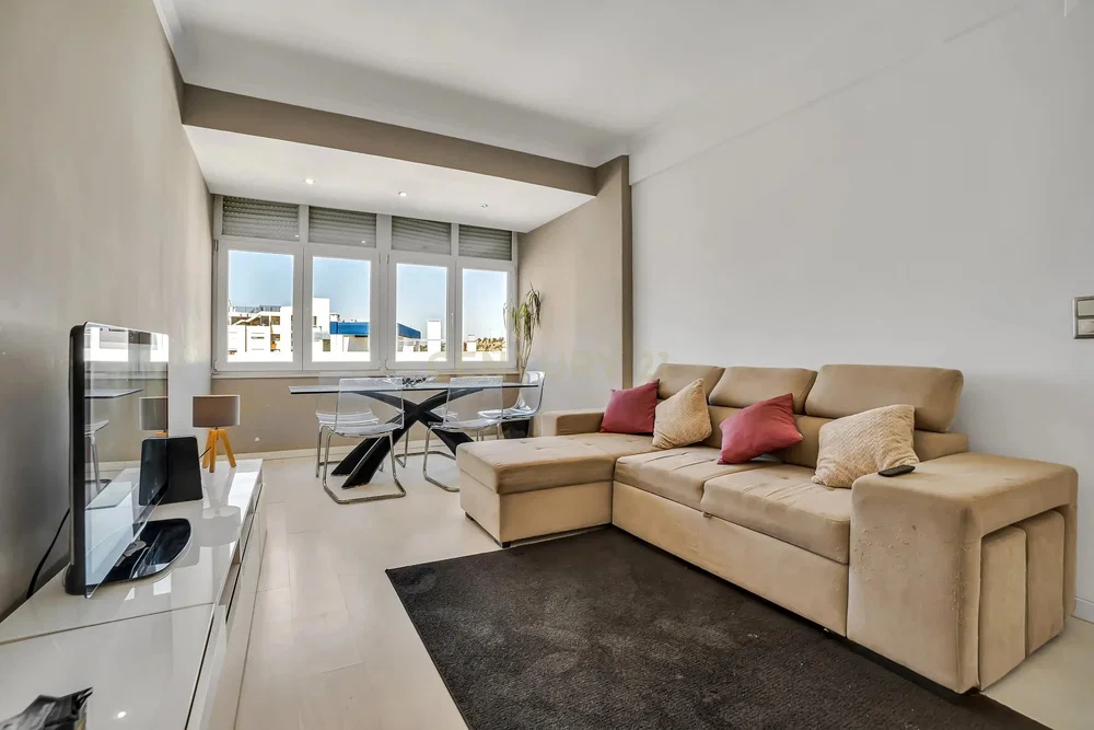 Oturma odası; doğal ışık, modern stil