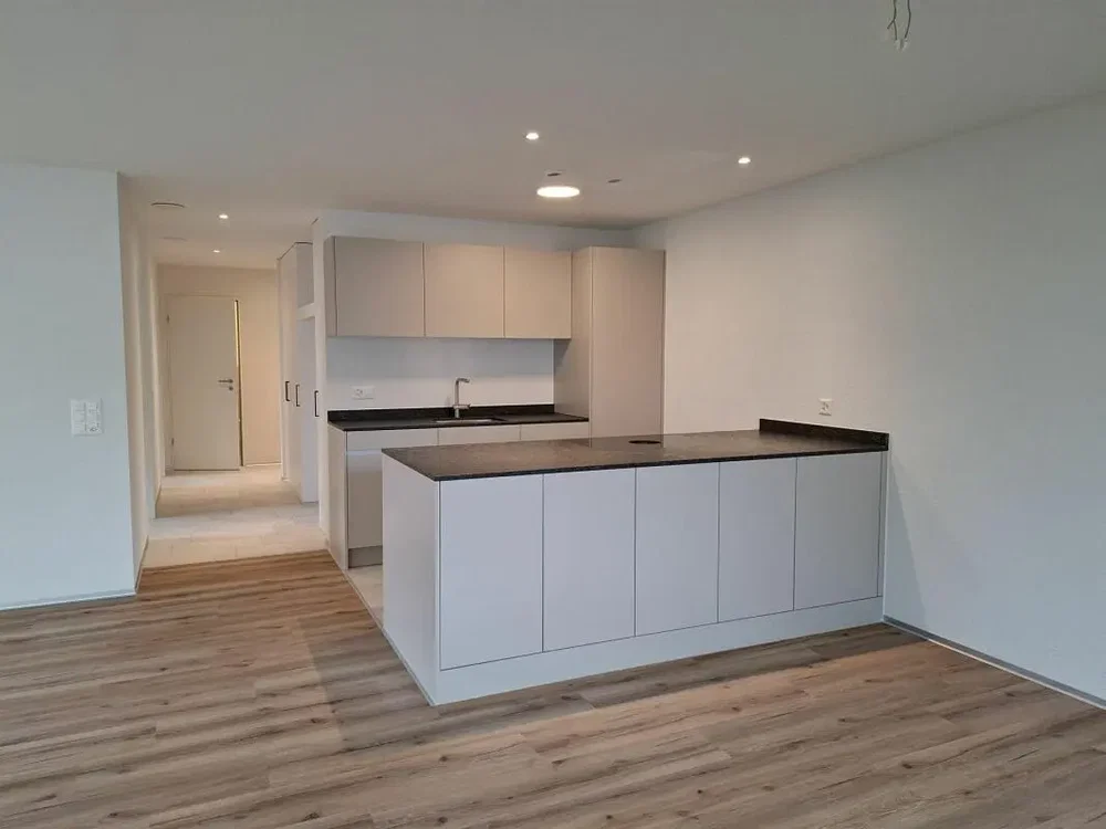 Cocina; electrodomésticos, suelo de madera, renovado, luz natural