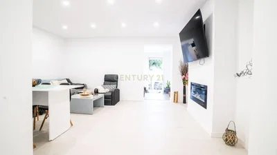 Salon; lumière naturelle, cheminée, style moderne