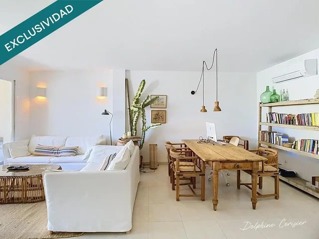 Salón; luz natural, estilo moderno, suelo de baldosas
