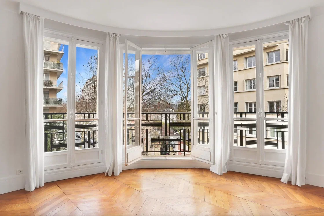 Balkon; manzara, ahşap zemin, doğal ışık