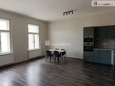 Küche; küchengeräte, holzboden, tageslicht