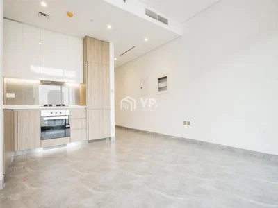 مطبخ; أرضية من البلاط, أجهزة المطبخ, ضوء طبيعي