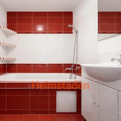 Bagno; pavimento in piastrelle, ristrutturato, luce naturale