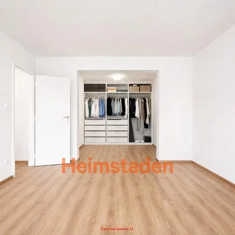Kamer; houten vloer, natuurlijk licht