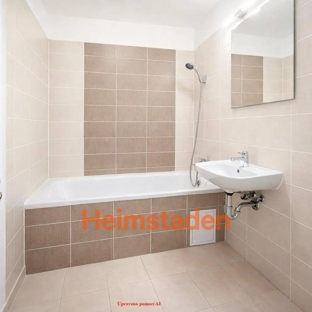 Baño; suelo de baldosas, luz natural