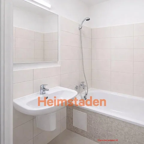 Badkamer; tegelvloer, natuurlijk licht