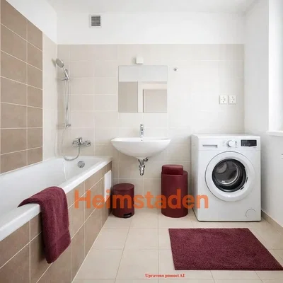 Salle de bain; carrelage, nécessite rénovation
