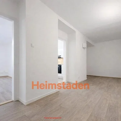 Woonkamer; houten vloer, natuurlijk licht