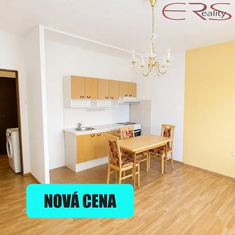 Cocina; electrodomésticos, suelo de madera, luz natural