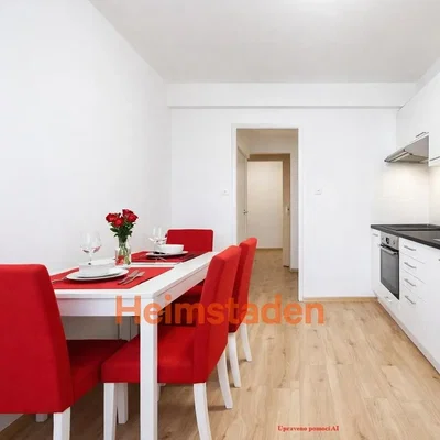 Kuchyňa; drevená podlaha, prirodzené svetlo, kuchynské spotrebiče
