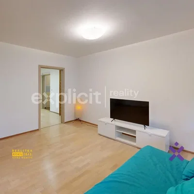غرفة معيشة; أرضية خشبية, ضوء طبيعي