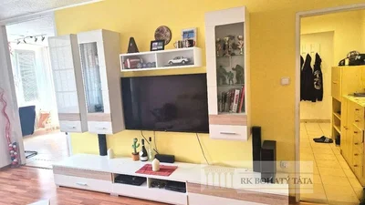 Wohnzimmer; tageslicht, holzboden, moderner stil