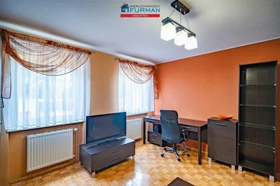 Остало; дрвени под, природно светло