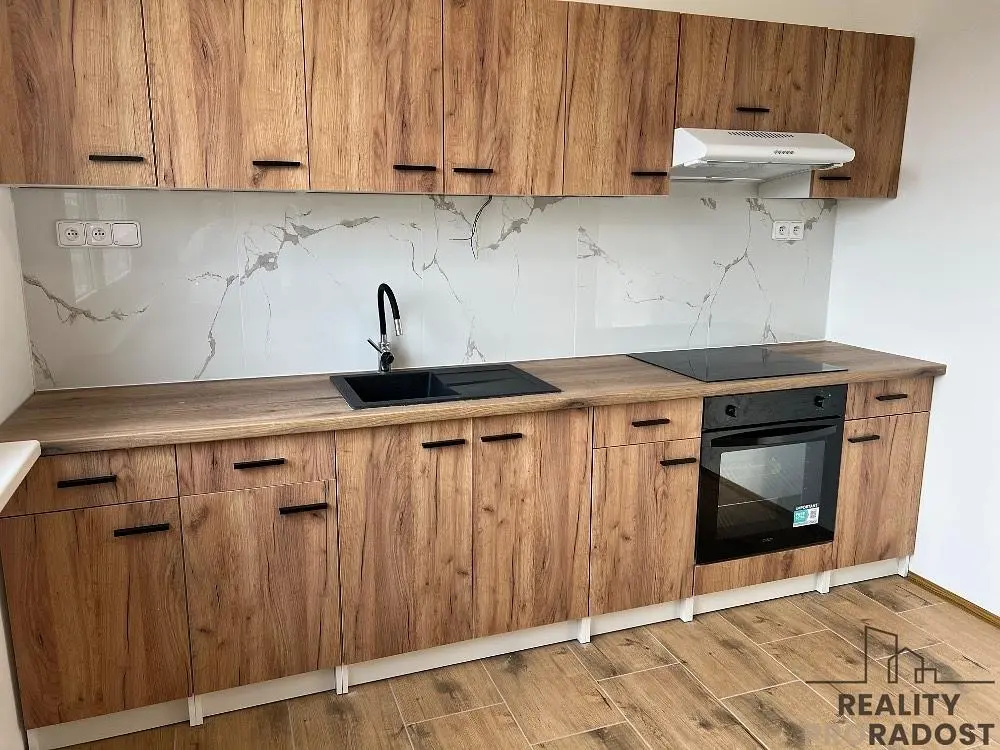 Kitchen; kitchen appliances, tile floor