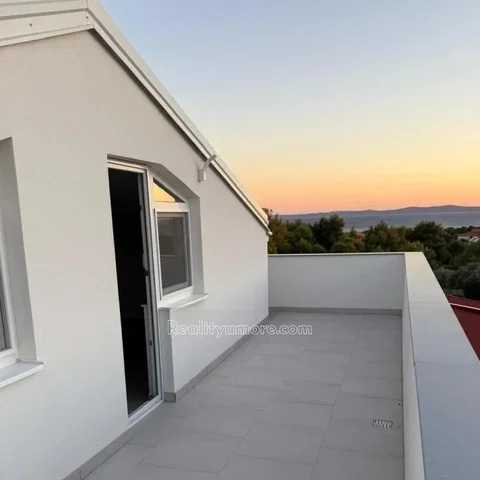 Balcony; tile floor, view, natural light