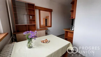 Kuchnia; belki drewniane, światło dzienne, styl rustykalny