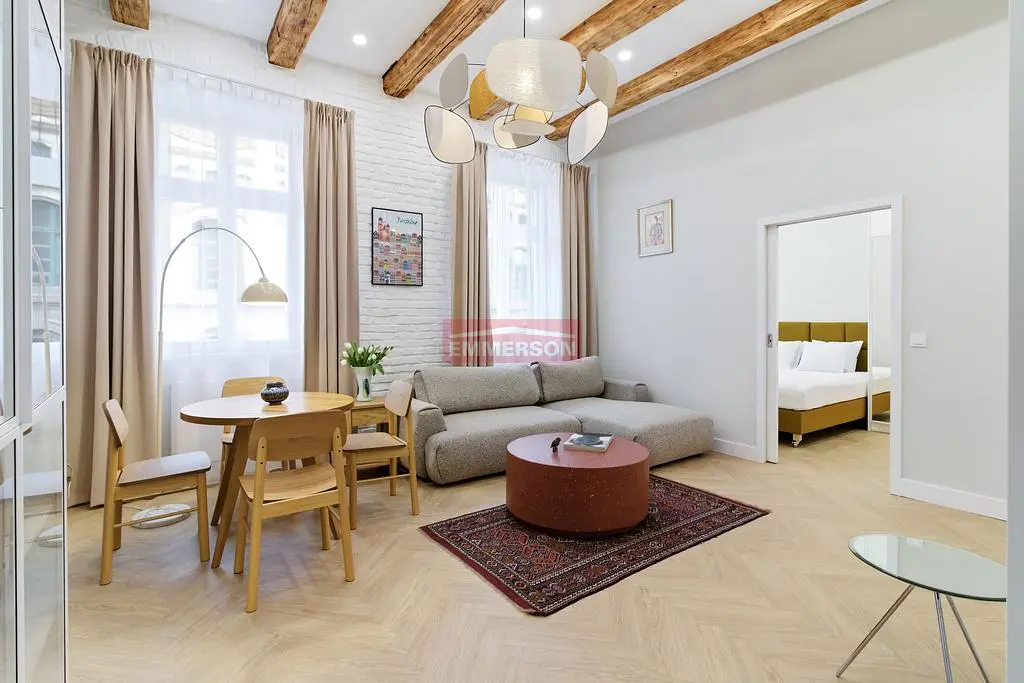 Wohnzimmer; holzboden, tageslicht, moderner stil