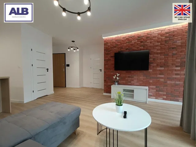 Wohnzimmer; tageslicht, moderner stil, holzboden, renoviert