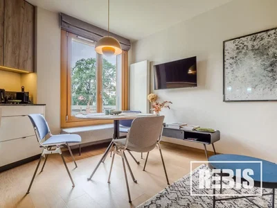 Küche; blick, küchengeräte, tageslicht, moderner stil, fliesenboden