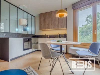 Küche; küchengeräte, tageslicht, moderner stil, holzboden