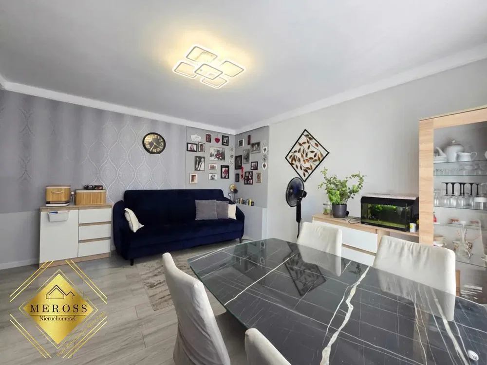 Wohnzimmer; holzboden, tageslicht, moderner stil