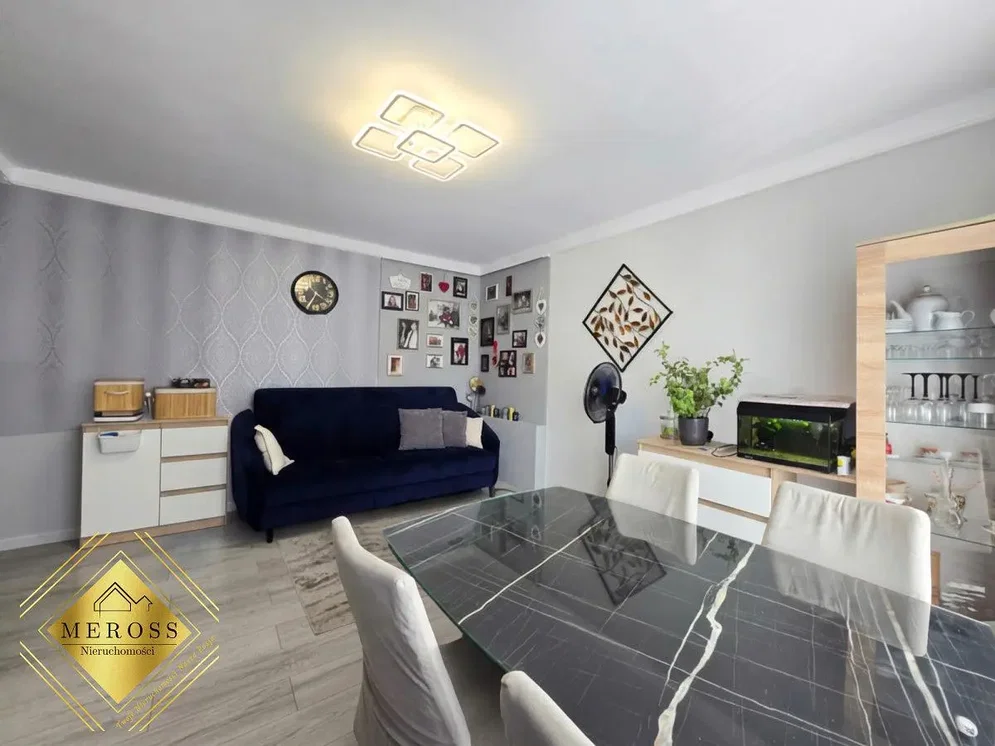 Wohnzimmer; holzboden, tageslicht, moderner stil