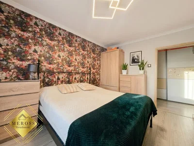 Schlafzimmer; holzboden, tageslicht