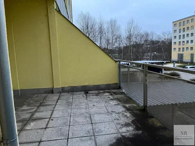 Балкон; плочице, потребна реновација
