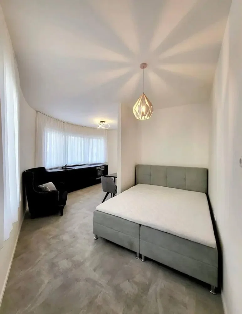 Bedroom; natural light, modern style