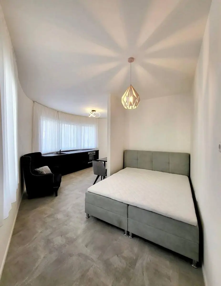 Bedroom; natural light, modern style