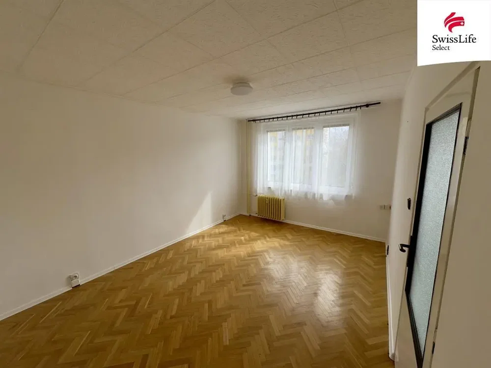 Altro; pavimento in legno, luce naturale
