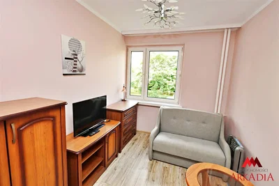Wohnzimmer; holzboden, tageslicht, moderner stil