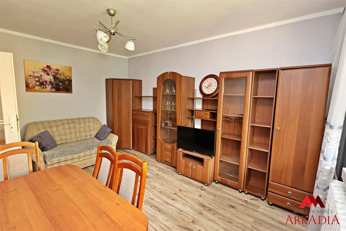 Wohnzimmer; holzboden, tageslicht, moderner stil
