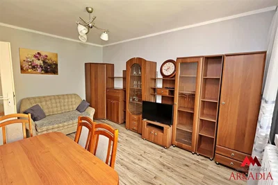 Wohnzimmer; holzboden, tageslicht, moderner stil