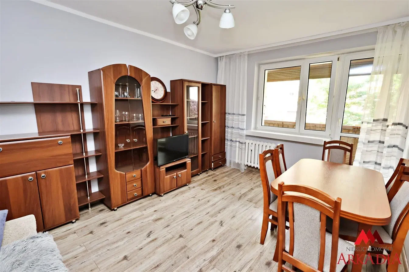 Wohnzimmer; holzboden, tageslicht