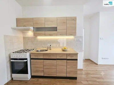 Küche; küchengeräte, holzboden, tageslicht, renoviert